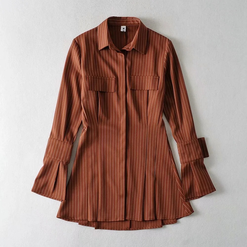 Gonna camicia colorata, cardigan incrociato a quadri autunnali, camicia bianca monopetto a maniche lunghe con risvolto in cotone temperamento da pendolarismo_voghion.com