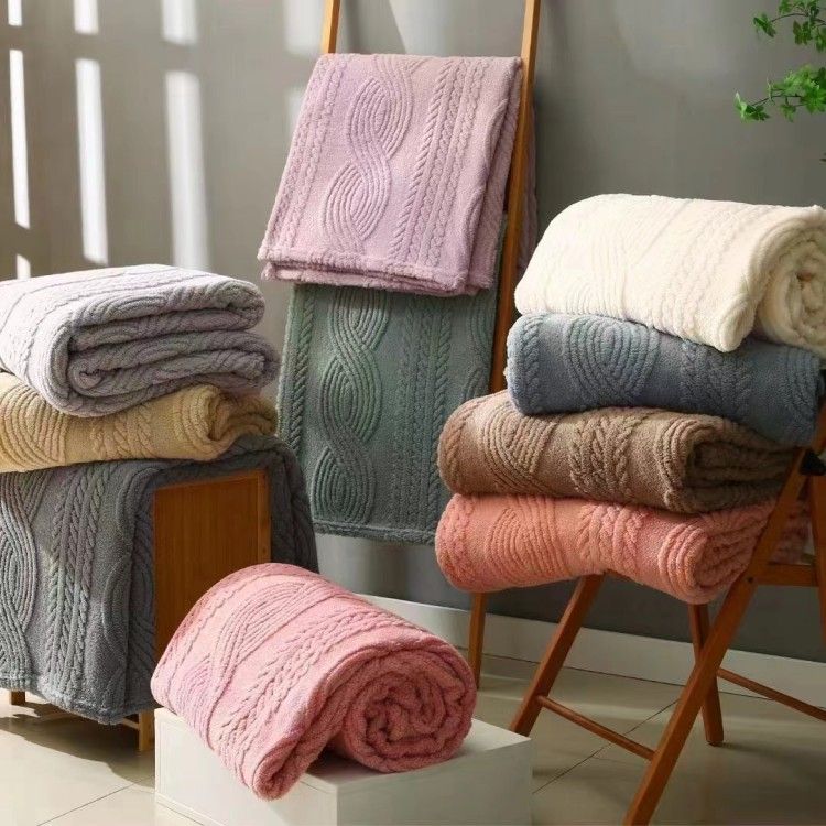 Four Seasons Leisure Blanket Multifunctional Blanket Air Conditioning Blanket_voghion.com