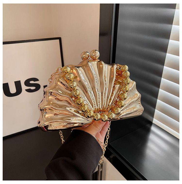 Borsa a tracolla elegante in acrilico con conchiglia e dettagli in perle per feste serali e uso quotidiano, borsa a tracolla in acrilico con conchiglia lucida, borsa a tracolla da sera_voghion.com