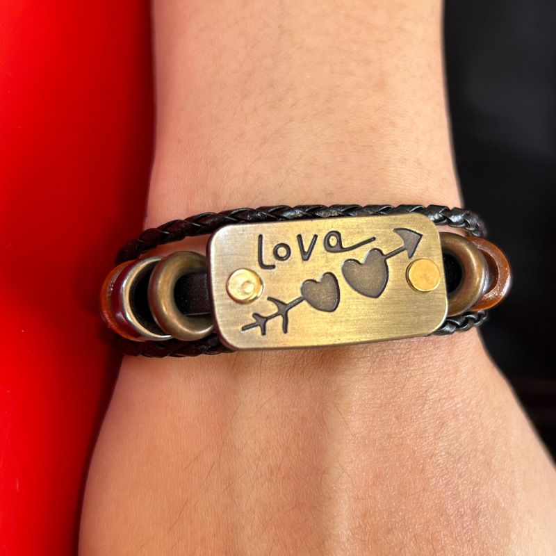 Personalisierte Amors Armband Paar Stil Ein Pfeil Durch Herz Legierung PU Leder Schmuck_voghion.com