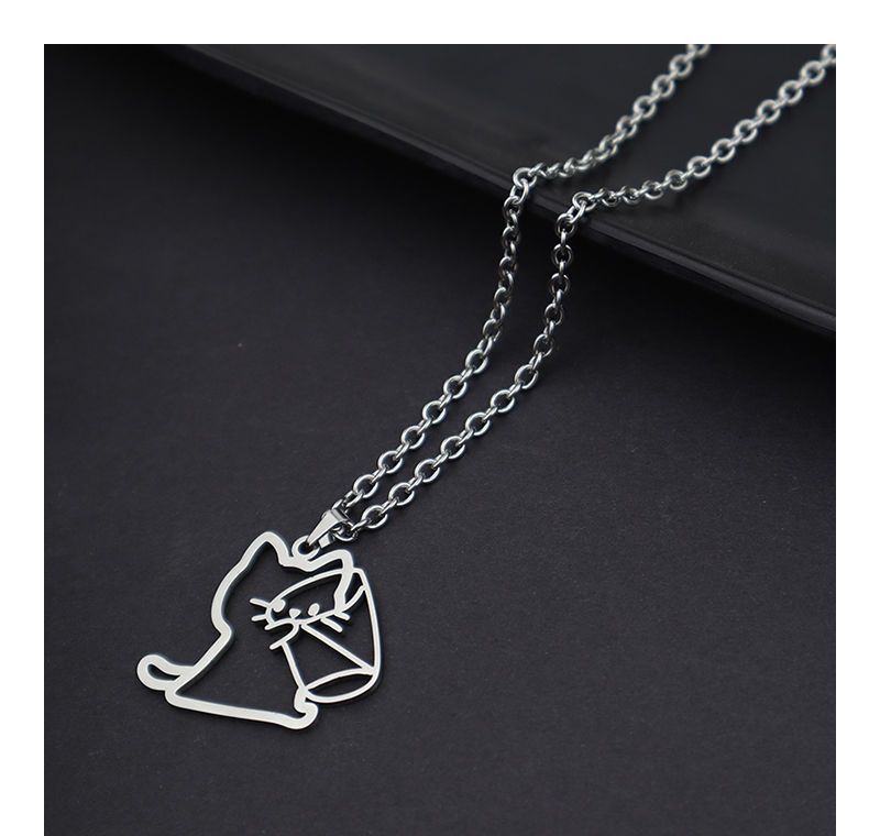 Collier en acier titane « Petit chat buvant de l'eau » - Accessoire design - Léger - Luxe - Niche - Haut de gamme - Ins - Pull mignon_voghion.com