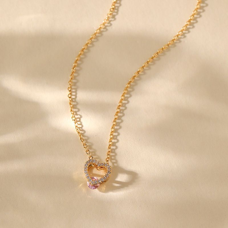 Cadena de clavícula de estilo lujoso y ligero con forma de abanico de oro real K bañado en cobre que se puede apilar y usar con un collar de amor de moda con diseño de concha_voghion.com