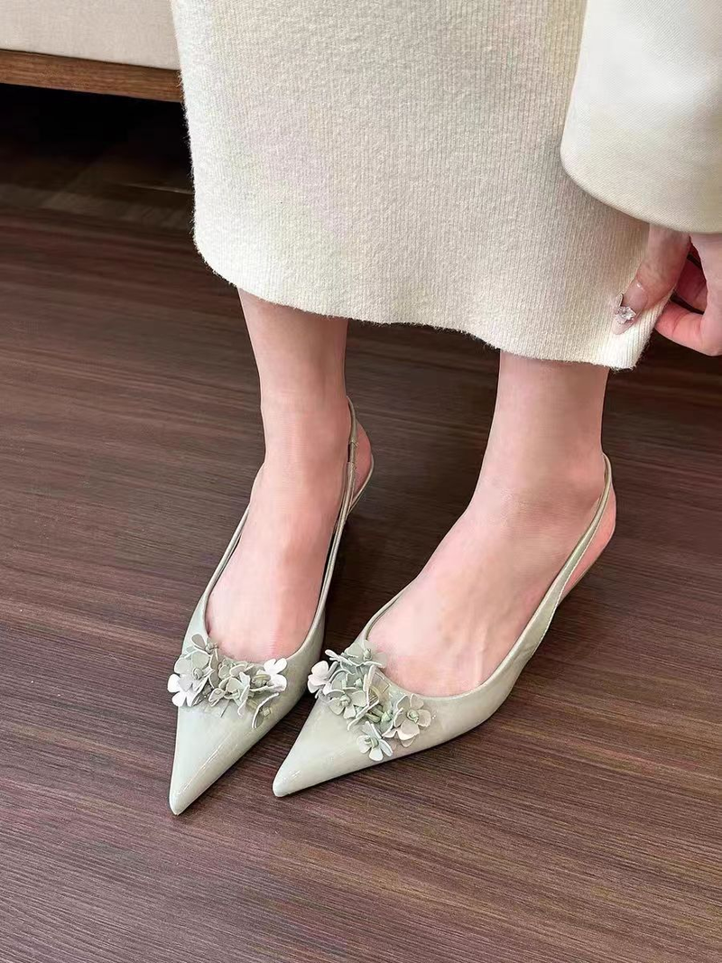 Stagione primaverile e autunnale 2024 Nuova moda Versatile fiore a punta verde Sandali con bocca poco profonda Pista d'aria posteriore da donna_voghion.com