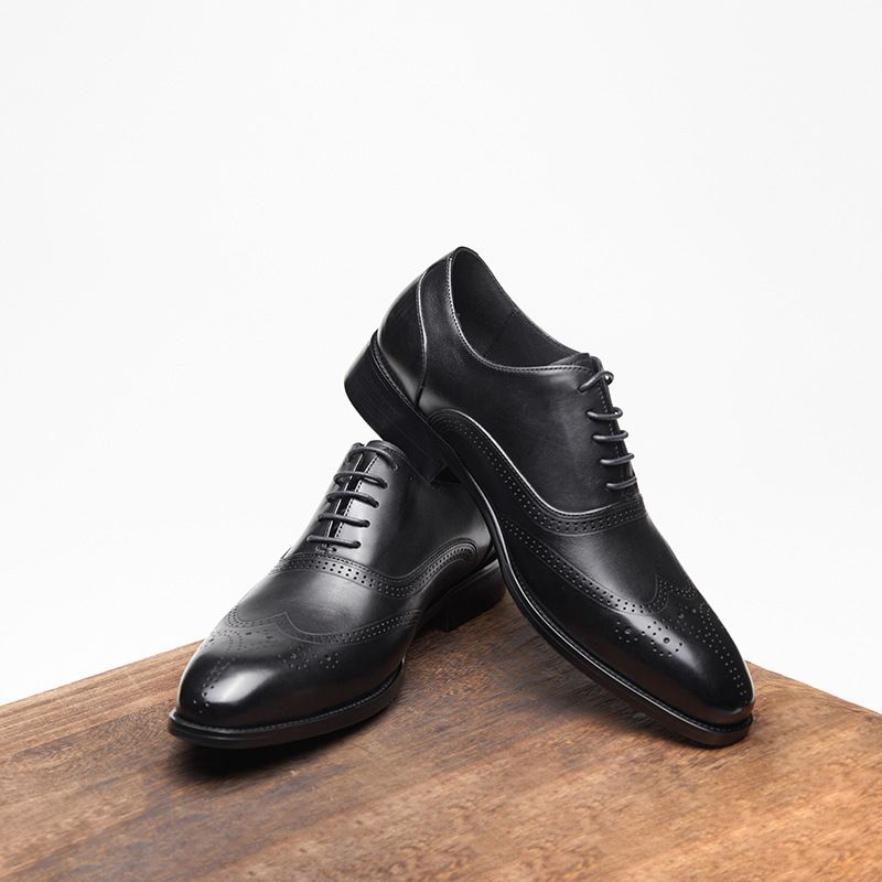 2025 Sommer Neue atmungsaktive geschnitzte Schnürschuhe Emed Hollow Business Casual Leder Loafer_voghion.com