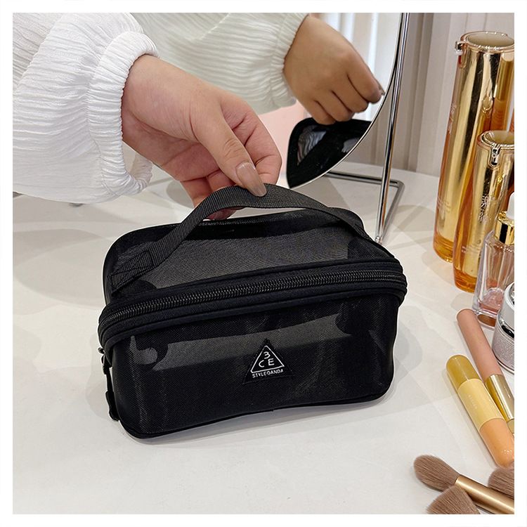 2024 Nova Maquiagem Feminina Portátil Grande Capacidade Luxo Saída 3 CEO Malha Preta Bolsa De Armazenamento De Lavagem_voghion.com