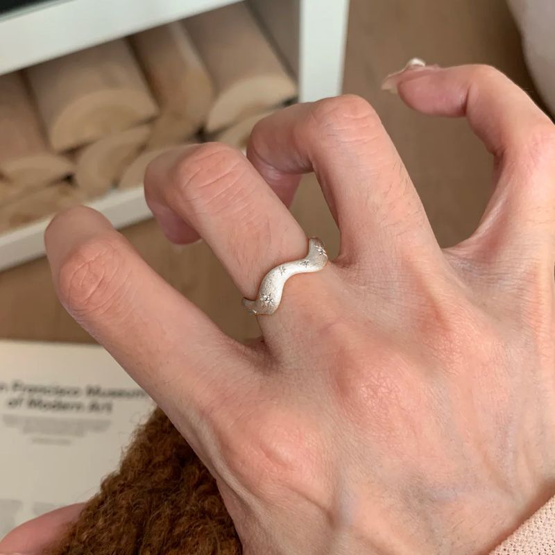 Leichter luxuriöser, glänzender Modering für Frauen, stilvolles Design, Diamantmuster-Indx-Fingerring, Geschenk, altes Geld_voghion.com