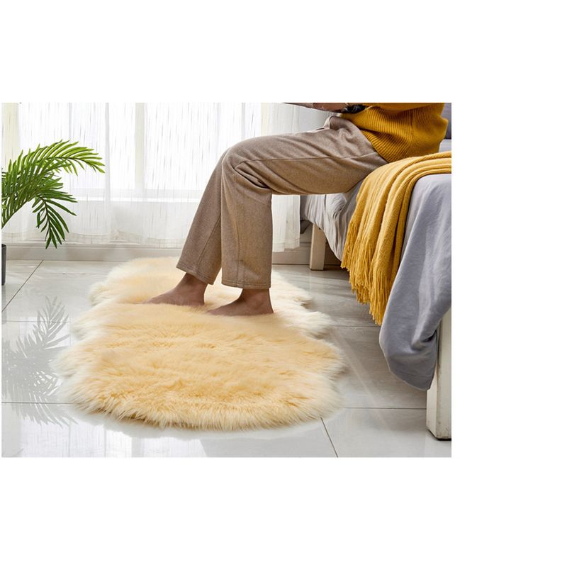 Divano in pelle per la casa, tappeto, cuscino in lana, finestra a bovindo, soggiorno, camera da letto, tappetino antiscivolo, coperta_voghion.com