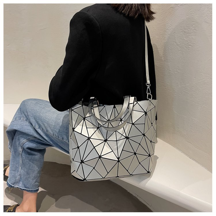 Bag women's 2023 new fashion One Shoulder Messenger Bag solid color geometric pattern Handbag folding bucket bag_voghion.com