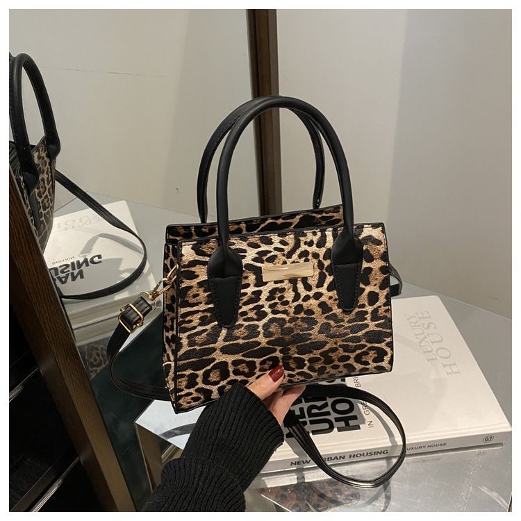 Bag High-End Pom-Pom Crossbody Leopard Print Versatile Fashionable Shoulder Handbag For Women_voghion.com