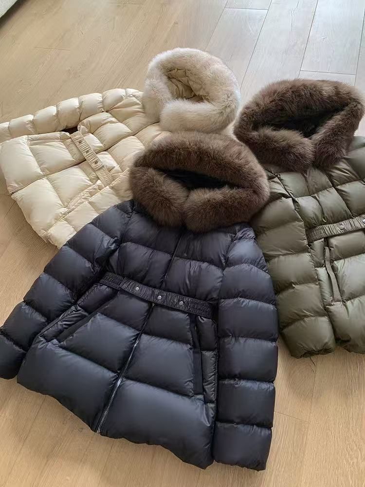 Women's Fox Fur Trim Short Down Jacket With Slim Fit & Waist Snatching Design, Lightweight Luxury White Duck Feather Coat_voghion.com