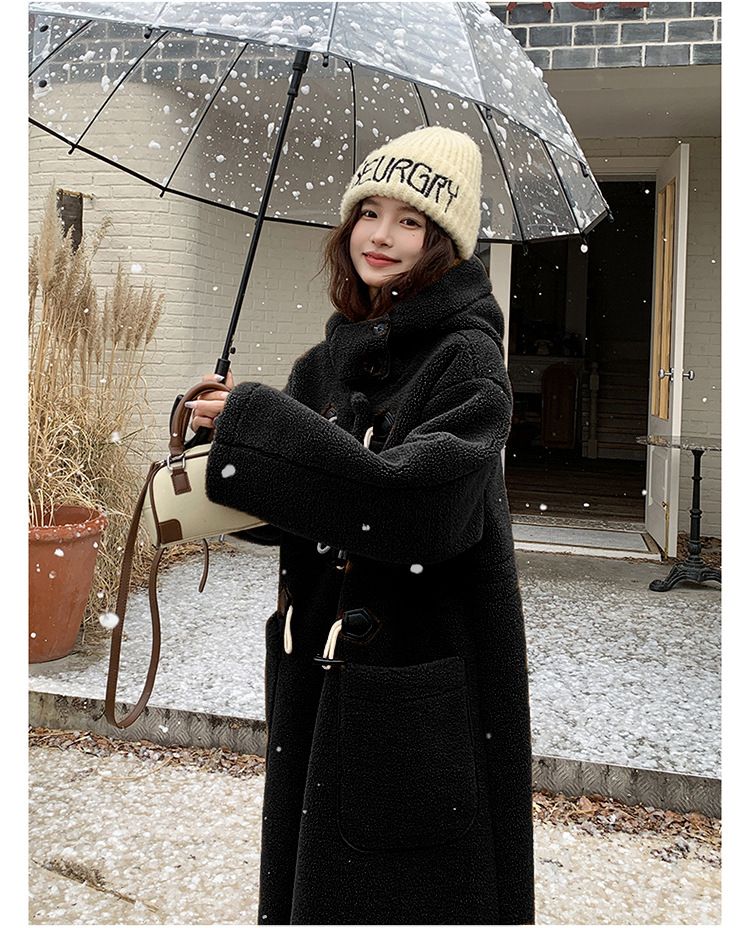 Luxuriöser Kunstpelzmantel mit Kapuze für Damen – extralange Winterjacke mit weichem Sherpa-Futter, eleganten Knopfdetails und übergroßer Passform_voghion.com