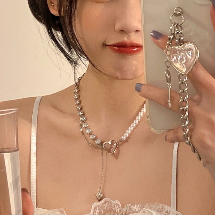 Instagram-stijl parelketting voor vrouwen met licht luxe en niche-ontwerp, hoogwaardige sleutelbeenketting met kwastje in hartvorm_voghion.com