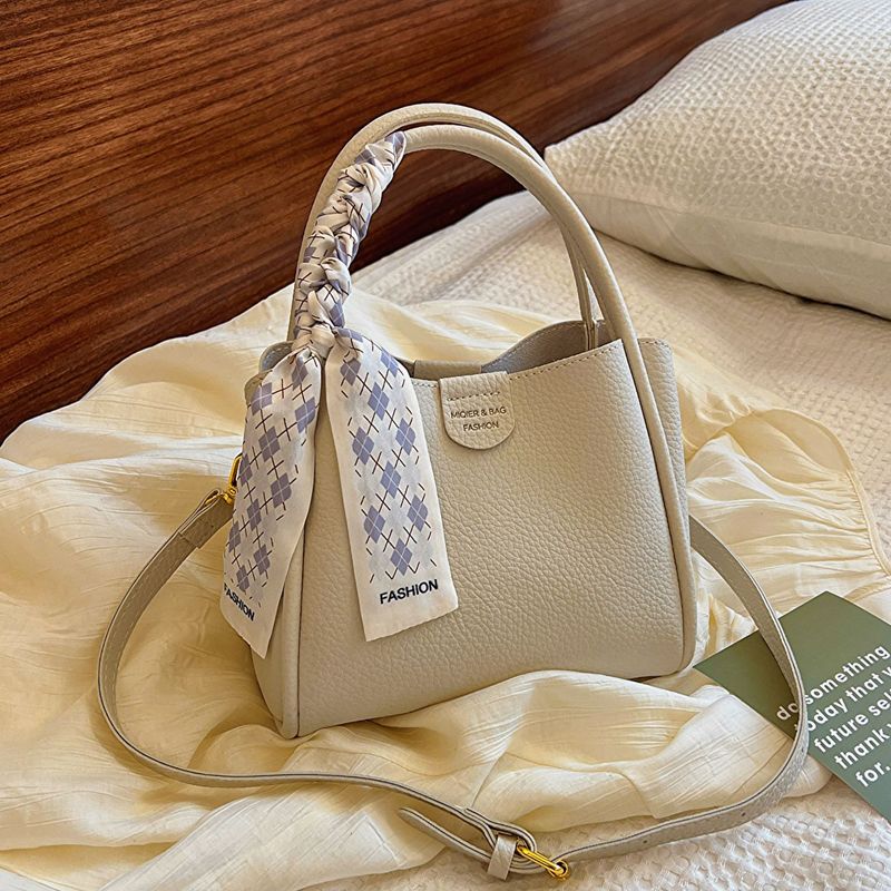 Tendenza femminile di quest'anno: borsa a mano con cestino di verdure, nuova borsa a secchiello in morbida pelle, borsa a tracolla da pendolare_voghion.com