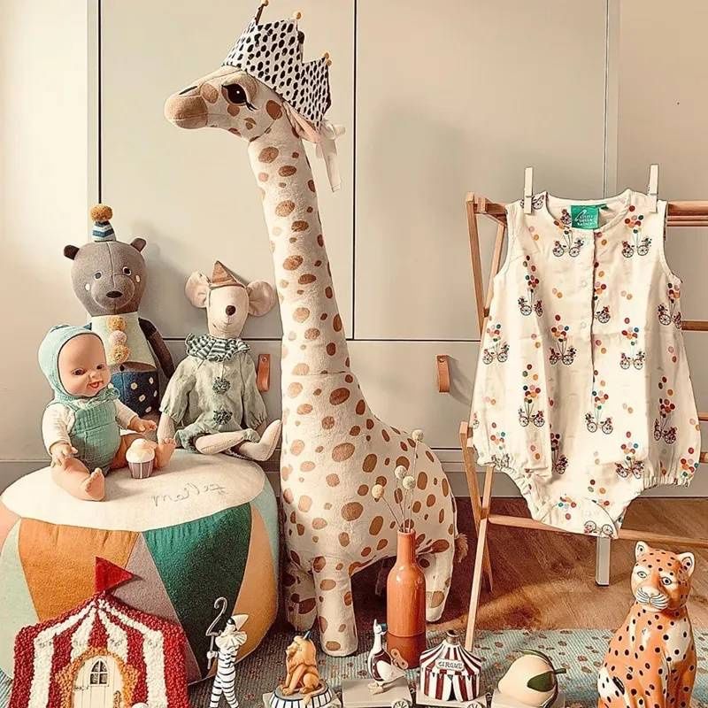Niedliches Plüsch-Giraffen-Schlafkissen für Kinderzimmer und als Nickerchenhilfe_voghion.com