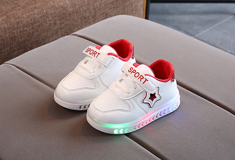 Chaussures de sport lumineuses pour enfants, édition coréenne, petites étoiles blanches à cinq branches, chaussures de marche pour bébés étudiants, nouvelle collection 2024_voghion.com