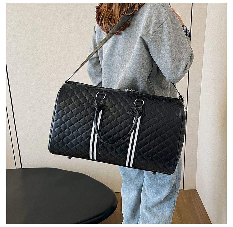 Borsone da viaggio in PU resistente con design impermeabile, grande capacità 20-35 litri, elegante borsa a tracolla multiuso per palestra, viaggi del fine settimana_voghion.com