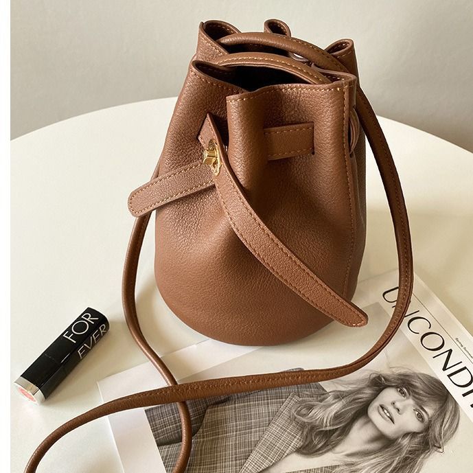 Borsa a tracolla versatile alla moda, piccola e alla moda per le donne, autunno inverno 2025_voghion.com