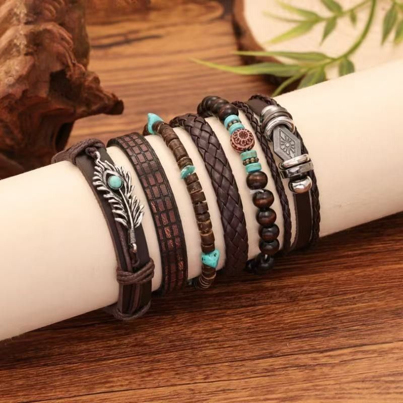 Mehrschichtiges, handgewebtes Armband mit Retro-Blumen und Pfauenfedern in Herzform aus Holzperlen_voghion.com