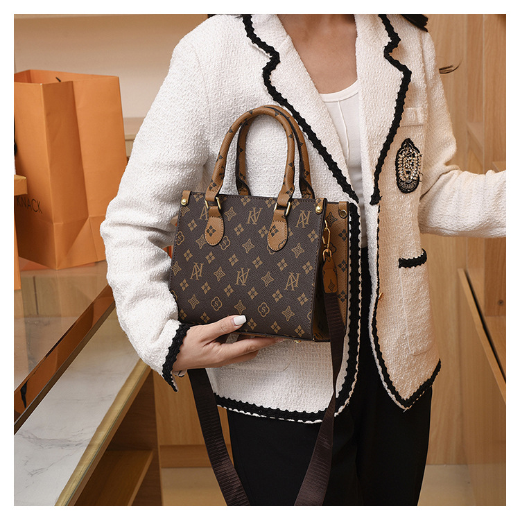Tote Bag Små bokstavutskrift Retro håndholdt dameveske Populær allsidig høykvalitets One Shoulder Crossbody Bag Selection_voghion.com