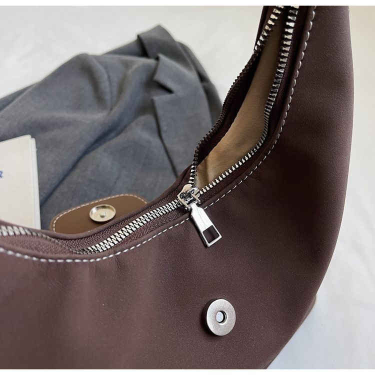 This year's popular large capacity spliced multifunctional shoulder bag 2024 trend three types of back method chain_voghion.com