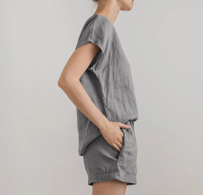 Tuta da donna con maniche corte, in cotone e lino, stile retrò, casual, tinta unita, con coulisse e pantaloncini._voghion.com