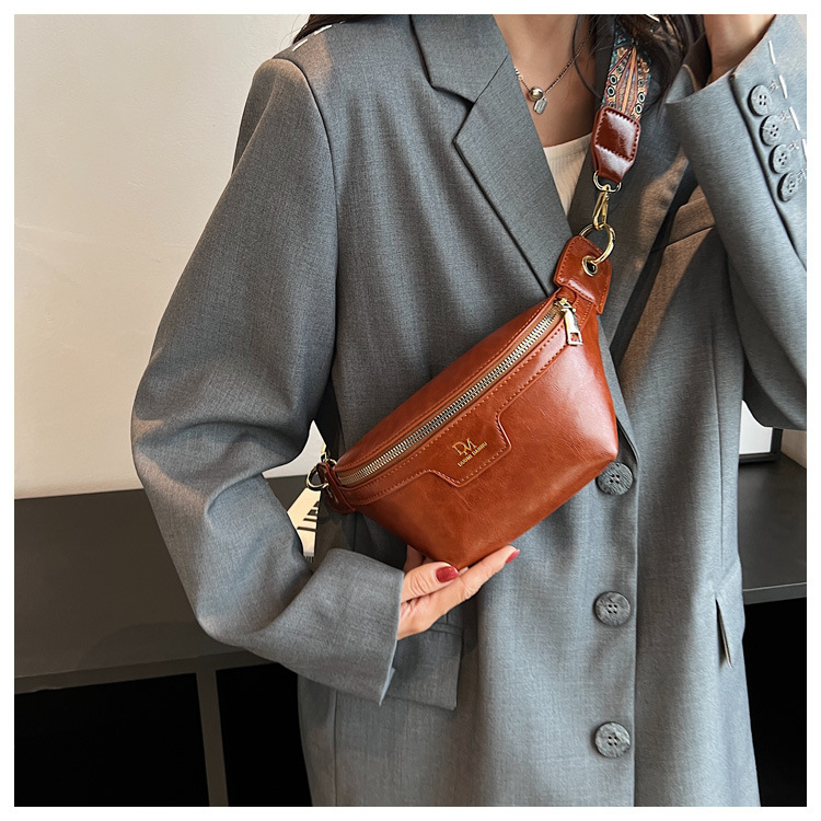 Déi trendy Täsch vun dësem Joer mat engem Gefill vu Luxus 2024 Nei modesch Tailletasch Villsäiteg Instagram-Stil Summer Crossbody-Tasch Damentasch Broschttasch_voghion.com