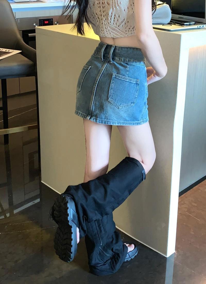 Short da donna in denim dal design antiriflesso in stile Instagram, a vita alta, glutei a trapezio con doppi bottoni di nicchia, mezza lunghezza_voghion.com