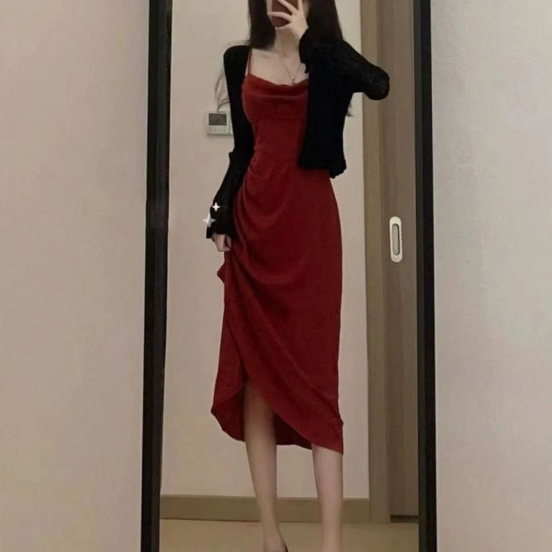 Abito elegante di media lunghezza con cintura in vita, arricciato e snellente, stile Little Mom, completo cardigan nero in due pezzi_voghion.com