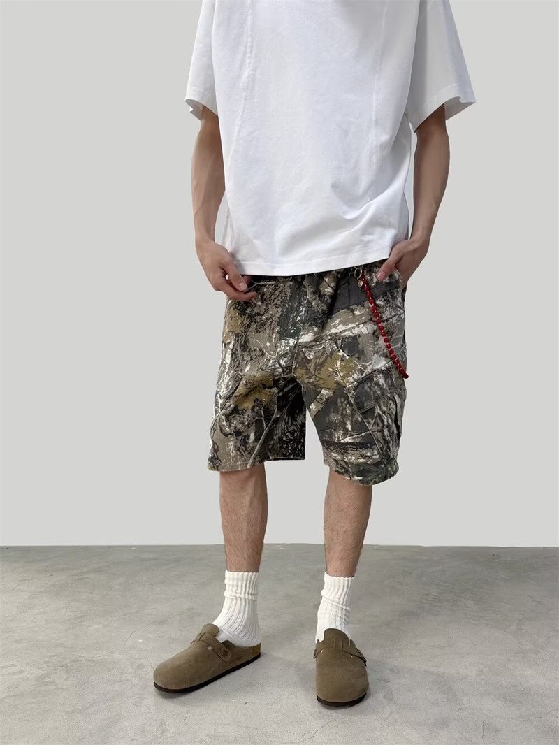 Ropa para hombre, estilo retro, estilo harajuku, con estampado de camuflaje, holgado, informal, para el trabajo y pantalones cortos._voghion.com