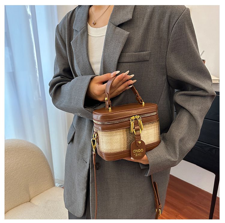 Leopard print hand-held box, woolen small square bs, plaid contrasting mouth red envelope, single shoulder crossbody_voghion.com