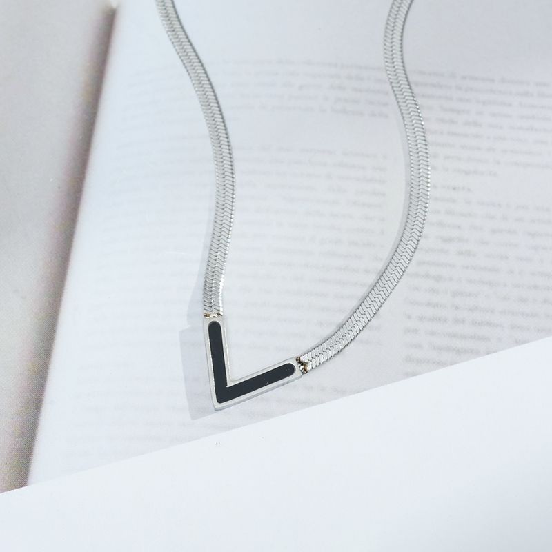 Full Titanium Steel Internet Celebrity V-shaped Necklace Light Luxury High-end Shell Natural Stone Flat Snake Chain Gold_voghion.com