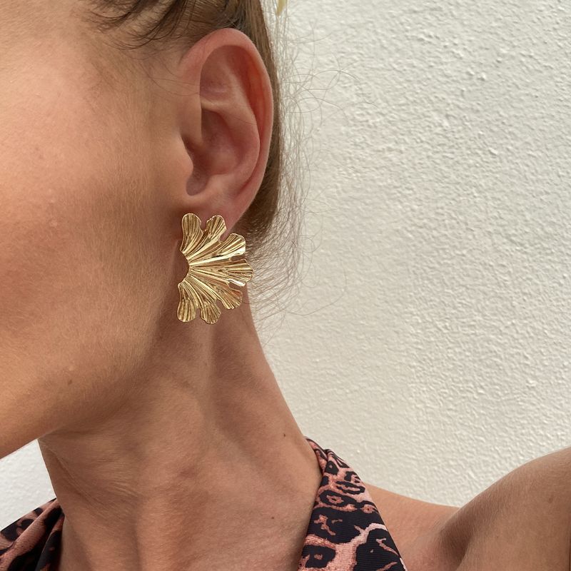 New Alloy Irregular Design Sense Wrinkle Niche Stud Earrings For Women_voghion.com