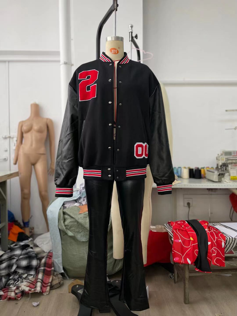 Chaqueta de béisbol engrosada de lana con letras para mujer_voghion.com