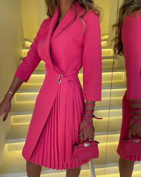 Abito da donna plissettato a maniche lunghe con scollo a V e cinturino alla moda_voghion.com