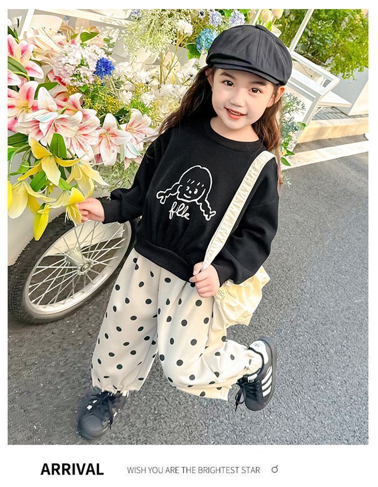 Mädchen Herbstanzug 2025 – Neue koreanische Version für Kinder im ausländischen Stil – Modisches zweiteiliges Set aus schwarzem Pullover und gepunkteter Hose_voghion.com