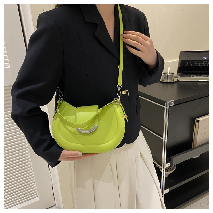 Borsa semplice per ascelle di nicchia Borsa casual a mezzaluna popolare 2023 Nuova borsa estiva Borsa a tracolla di tendenza della moda da donna_voghion.com