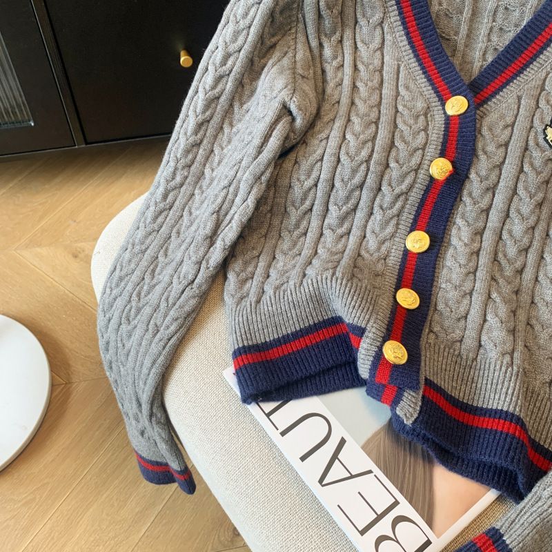 Cardigan in maglia color block con scollo a V di ispirazione vintage – Cappotto lungo in maglia a trecce per donna_voghion.com