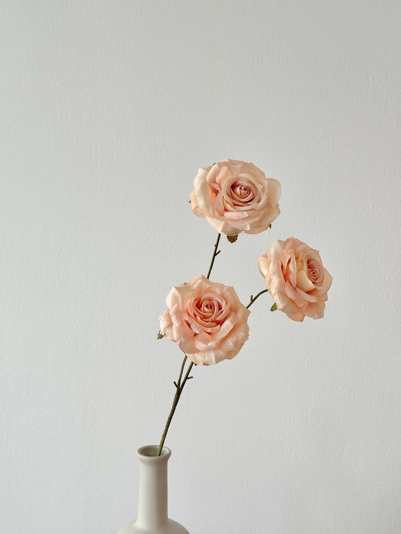 Fleurs artificielles et séchées couleur champagne pour plafond de salle de cérémonie de mariage, guide routier, décoration d'hôtel_voghion.com