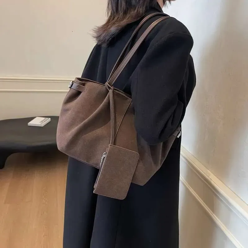 Designer 2025 Women Suede Tote Inner Pocket Underarm With Zipper Solid Color Satchel For Work Travel Bag_voghion.com