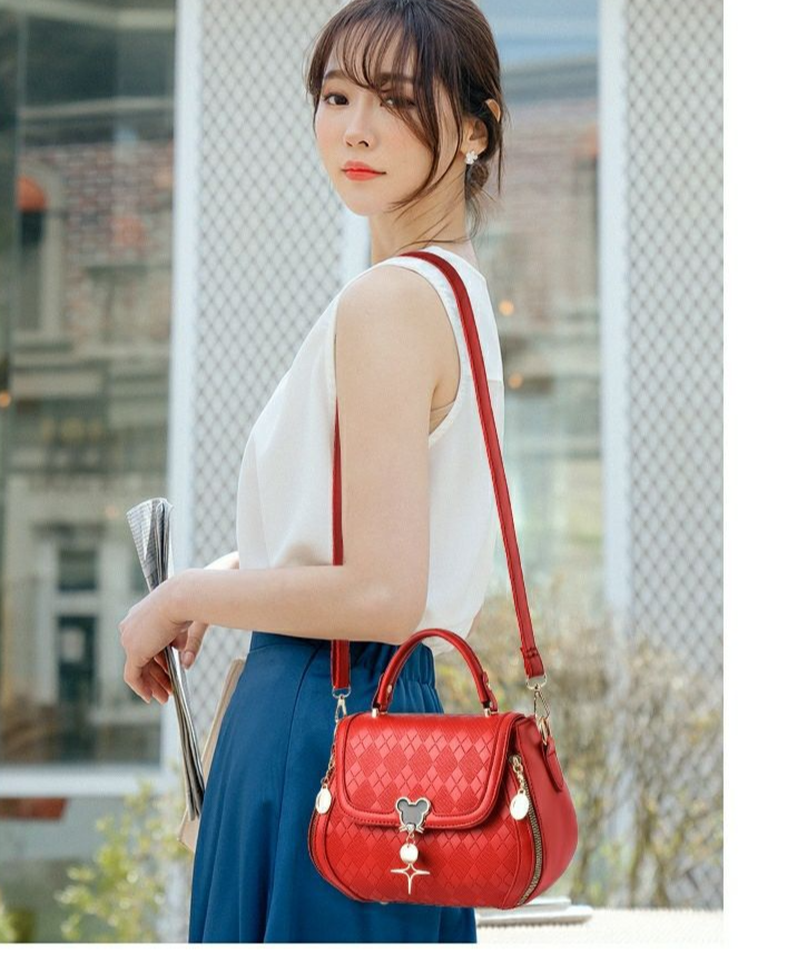 La nuova borsa a tracolla da donna a quadri di quest'anno è popolare su Internet, con una versatile tracolla stampata e alla moda e_voghion.com