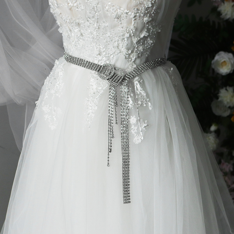Joias de noiva, vestido de noiva, decoração, estilo minimalista, luxo leve, cinto incrustado de diamantes, fivela de laço versátil_voghion.com