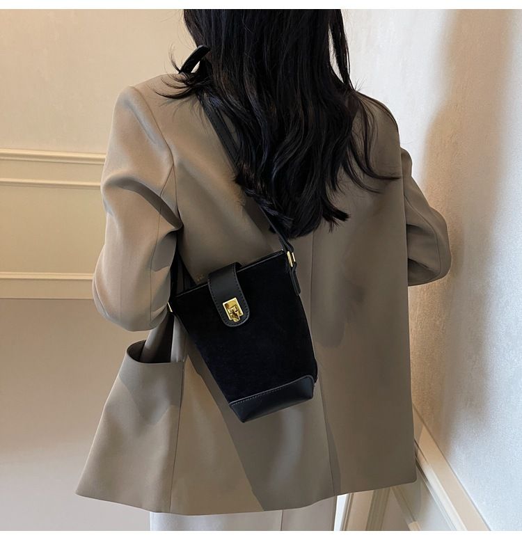 Versatile Bucket For Women Korean Style Niche Simple Casual Shoulder 2024 New Trendy Fashion Crossbody Bag_voghion.com