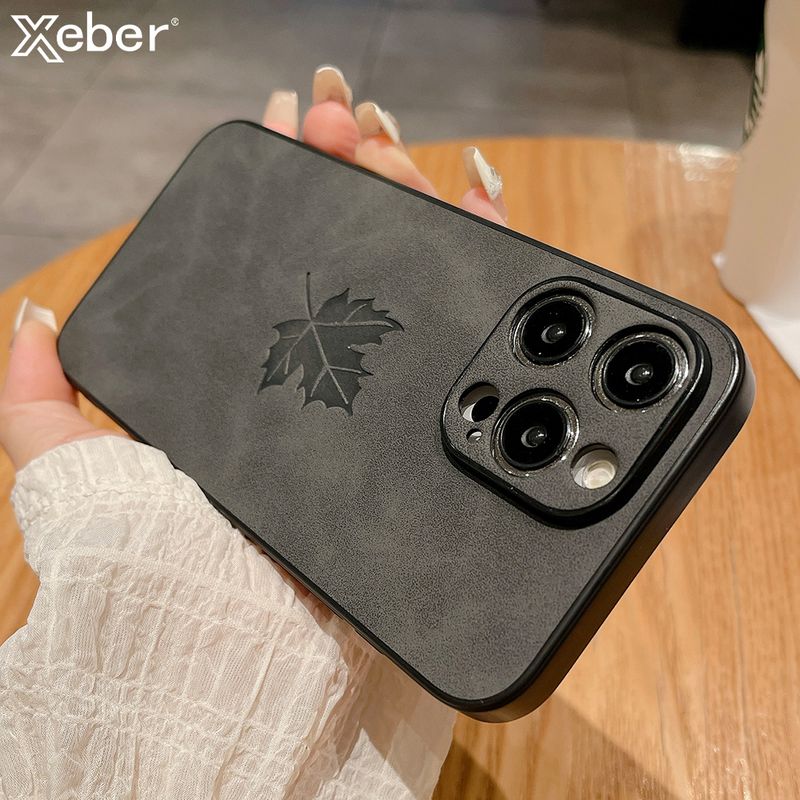 Matte Leder- und weiche Silikonhülle für iPhone 16, 15, 14, 13, 12, 11 Pro Max, XR, XS mit Ahornblattmuster und Linsenschutz_voghion.com