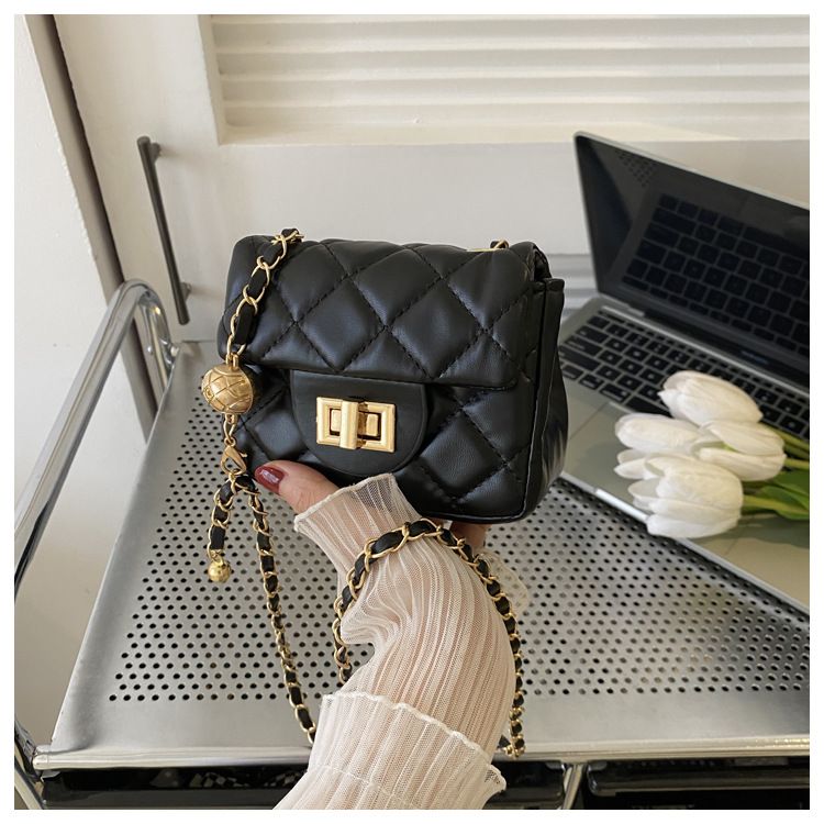 Lingge Chain For Women's 2024 New Fashion Texture Small Square With Unique Design Versatile One Shoulder Crossbody Bag_voghion.com