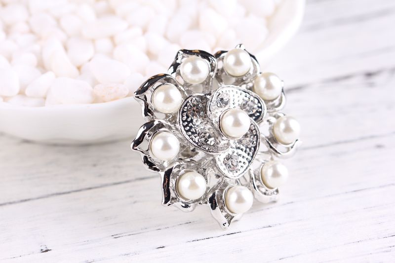 Kadınlar için yeni Kore tarzı moda tüm uyumlu inci yapay elmas broş popüler pin kaynağı_voghion.com