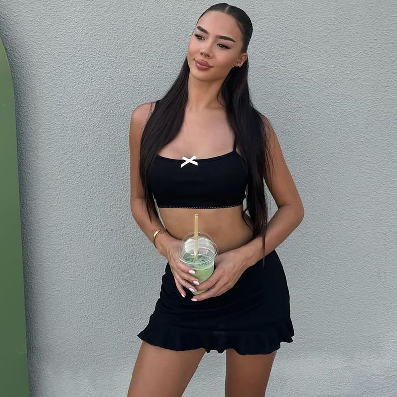Avrupa Amerikan kadın giyim 2024 yaz yeni ürün şık ve seksi kısa üst, dar kesim kısa etek takımı_voghion.com