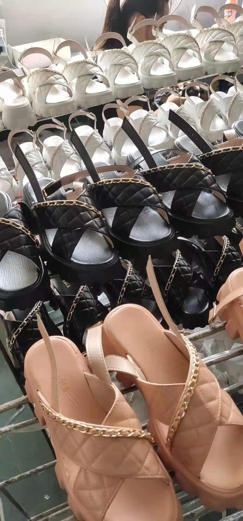Sandalias de suela gruesa de comercio exterior para mujer, con hebilla cruzada, cadena decorativa, puntera con fugas, cruz pequeña, fragancia rómbica, sandalias de playa con entramado_voghion.com