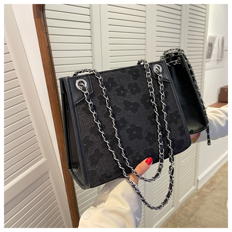 Grand sac jacquard en soie de grande capacité pour femmes, sacoche à bandoulière large, fourre-tout assorti à la mode, nouvelle collection 2023_voghion.com