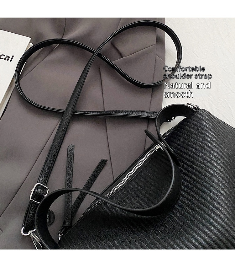 Retro Handheld Kleine Tas voor Vrouwen 2024 Nieuwe Lente Mode Eenvoudige en Veelzijdige Kleine Vierkante Tas met Hoge Kwaliteit Textuur, Unieke Casual Schoudertas_voghion.com