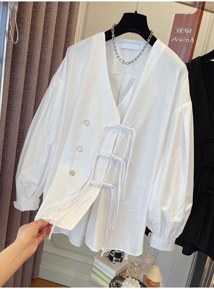 Kleidung Frühling und Sommer Neue Designer V-Ausschnitt Quaste Button Shirt Damen Design Lose Nischenoberteil_voghion.com